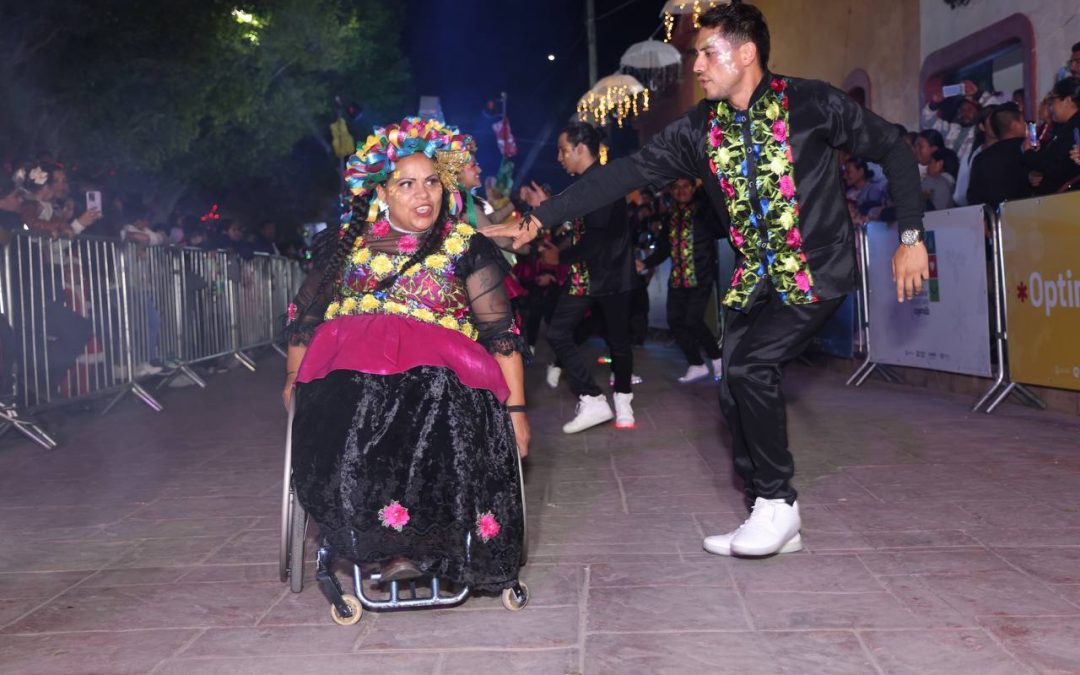 Familias de Peñamiller disfrutaron del  Desfile Navideño del SEDIF