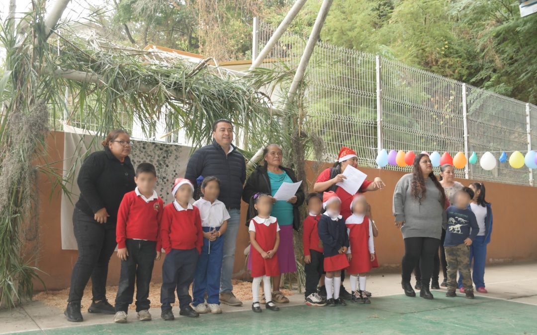 Asiste Ruben Hernandez a la tradicional Posada organizada por el DIF Municipal en la comunidad de Puerto de Ánimas.