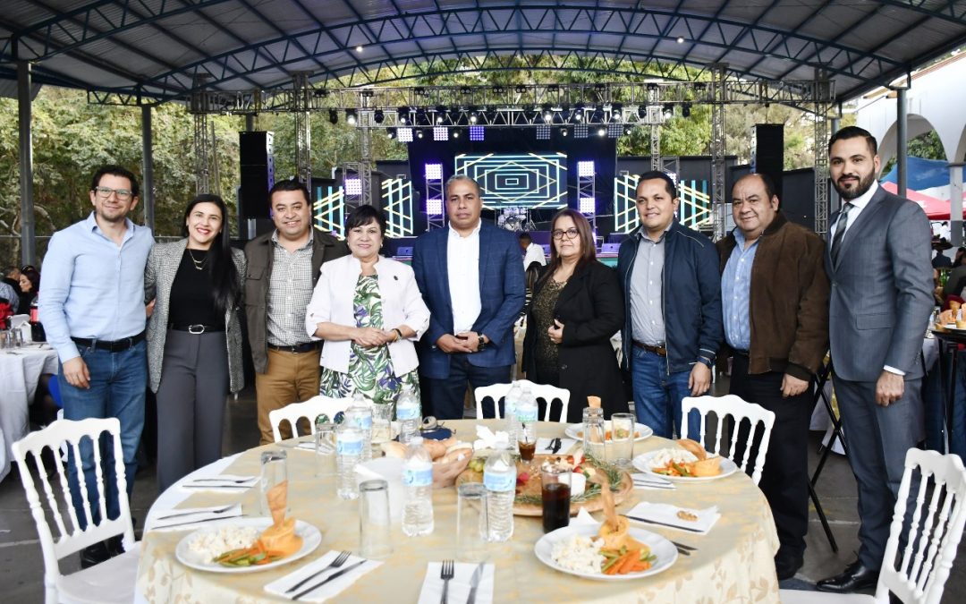 Reconoce Rubén Hernández labor del sector salud en su fiesta de fin de año