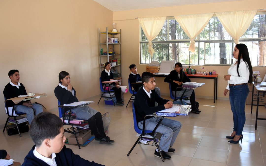 Regresan a clases 362 mil estudiantes de escuelas públicas de educación básica