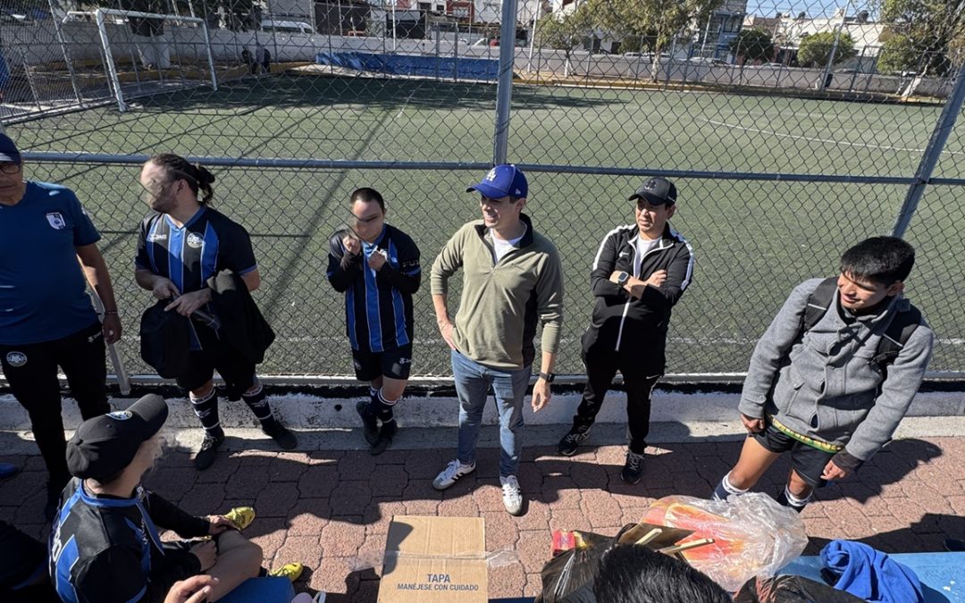 CECA lleva cuidado de la salud mental a integrantes y familiares del equipo Gallos Smiling