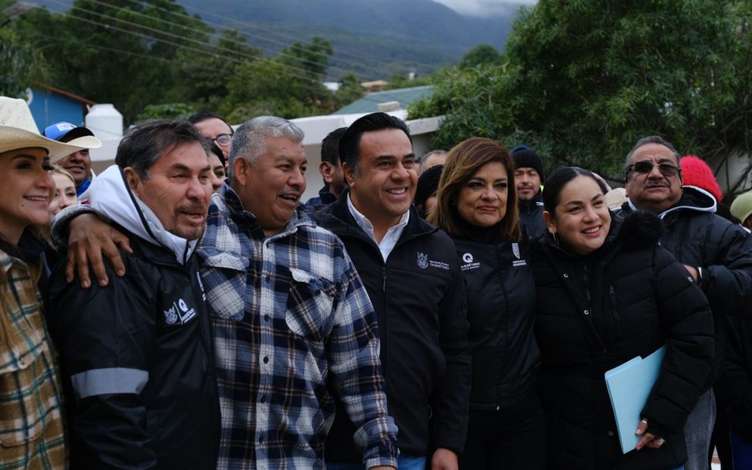 Entrega SEDESOQ obra social en Arroyo Seco