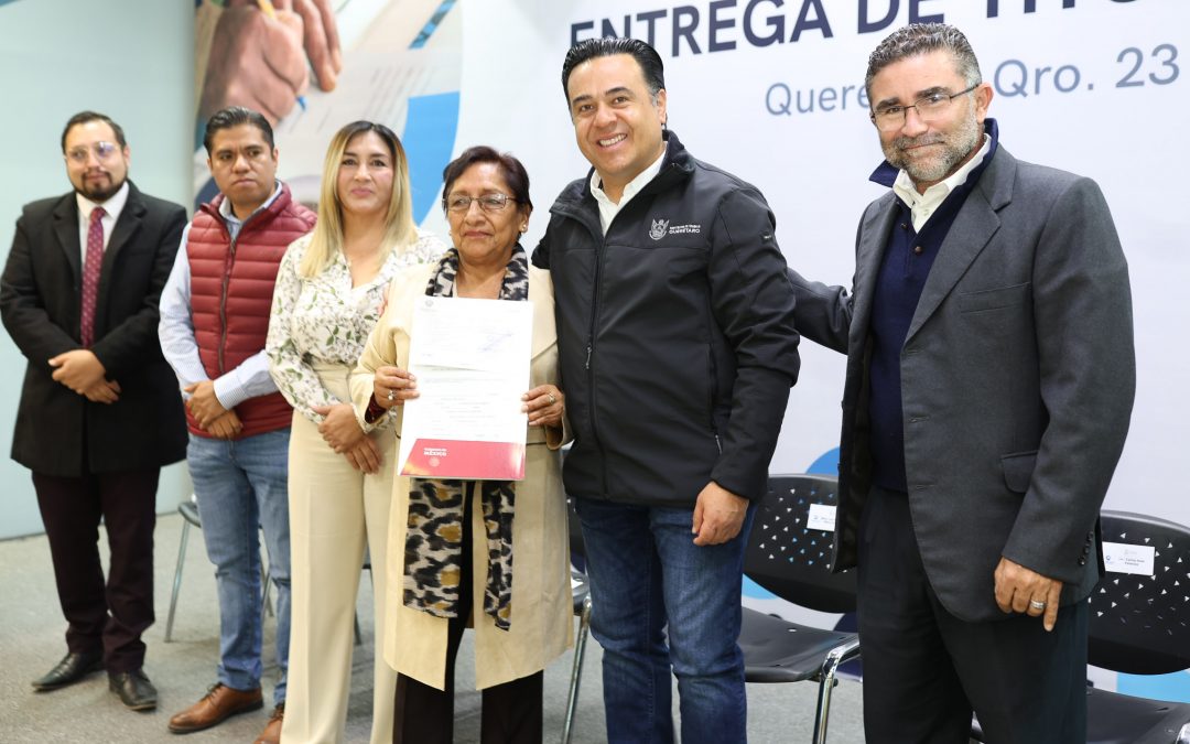 Entregan autoridades estatales 142 títulos de propiedad