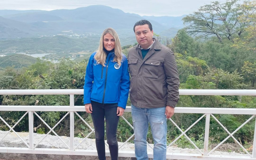 Rubén Hernández, recibió en el mirador de Puerto de Ánimas a la Diputada Federal Tania Palacios Kuri.