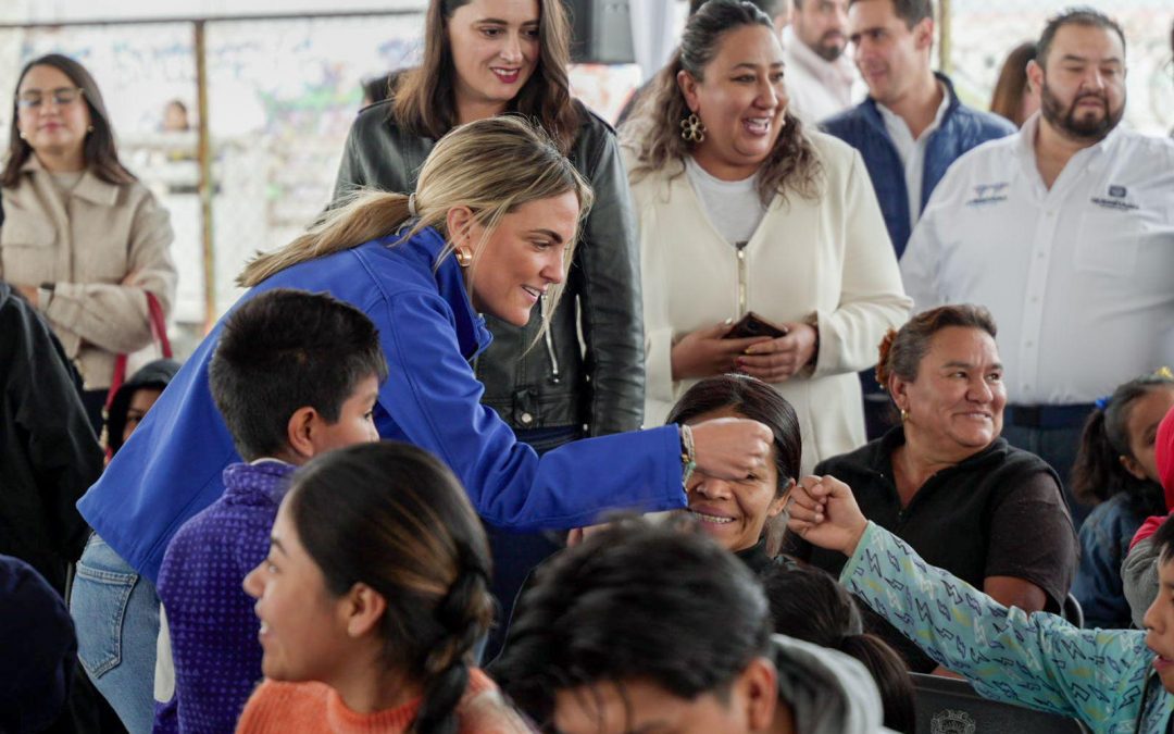 Tania Palacios lleva alegría a los niños de Querétaro con entrega de juguetes