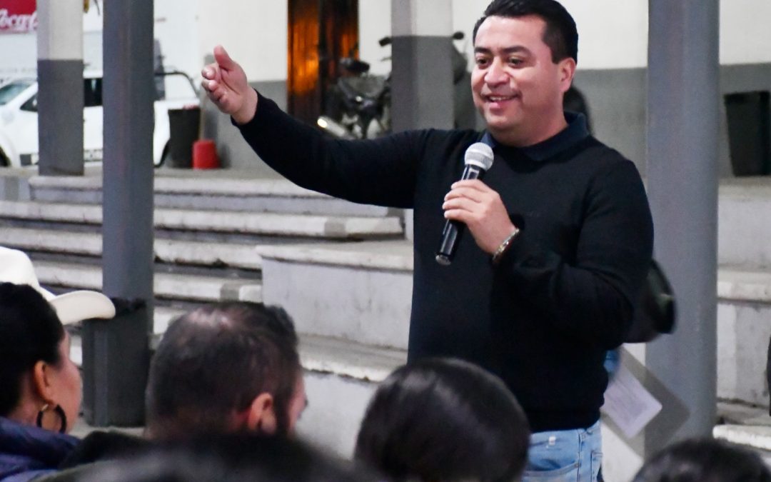 Rubén Hernández sostuvo un primer acercamiento con los tianguistas del mercado municipal