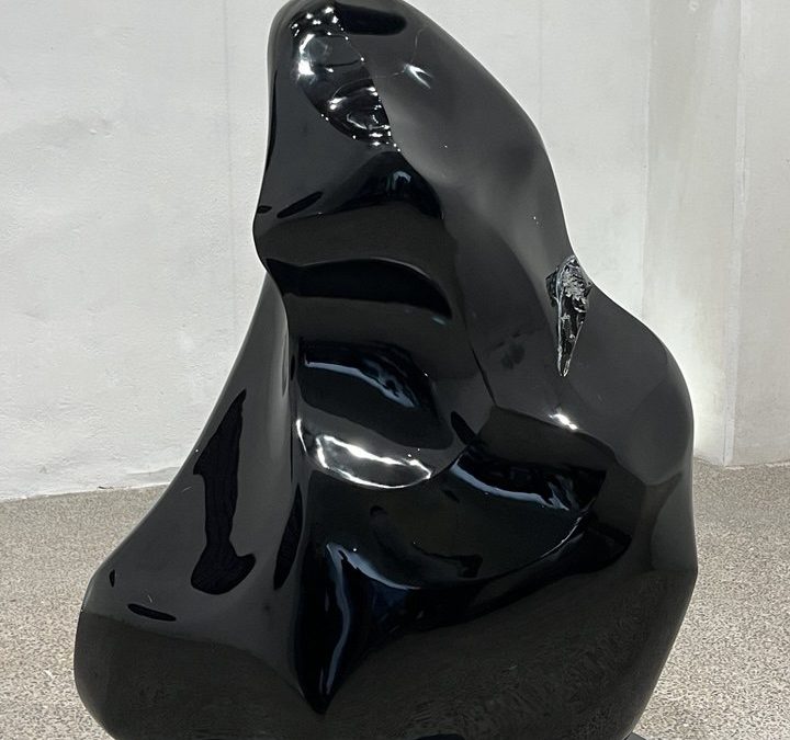 Invita el MACQ a interactuar con las piezas de la exposición Objetos propiciatorios: camino a tierra adentro