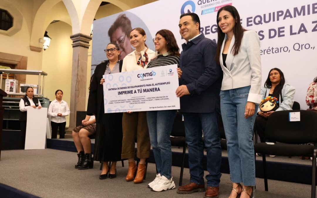 Entregan autoridades estatales equipamiento a mujeres para el autoempleo