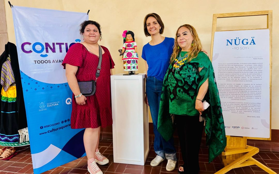 Llama titular de SECULT a visitar la exposición de muñecas Nügä en el CEART