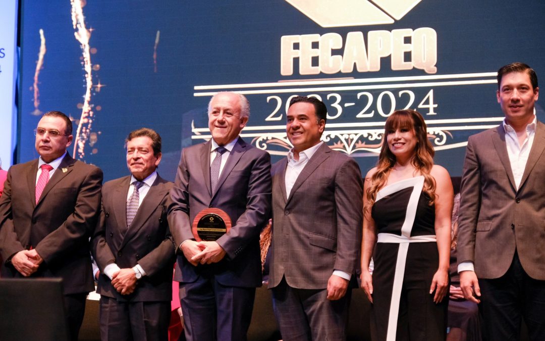 Titular de SEDESOQ presiden entrega de reconocimientos a profesionistas