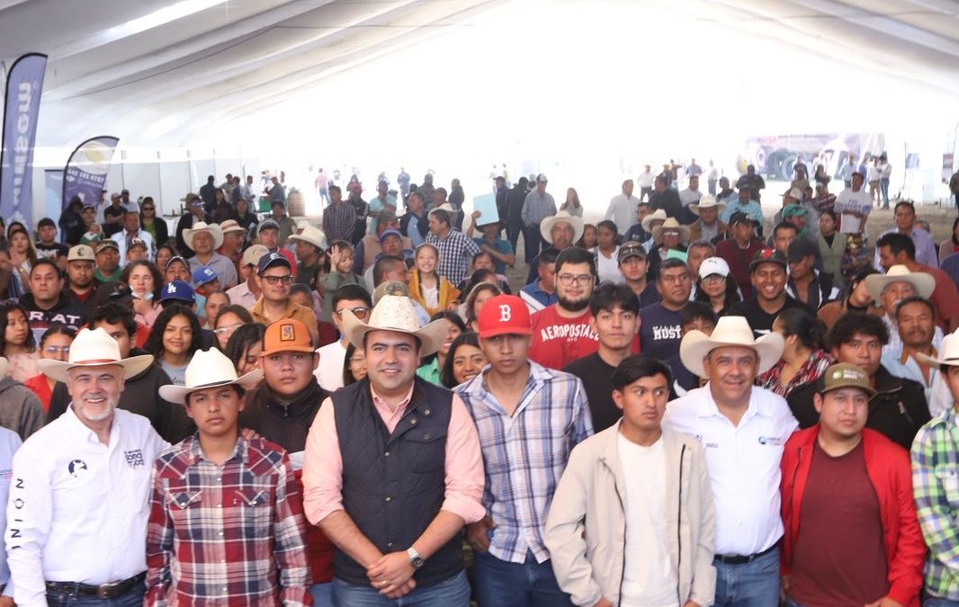 Entrega SEDEA apoyos a productores de Colón