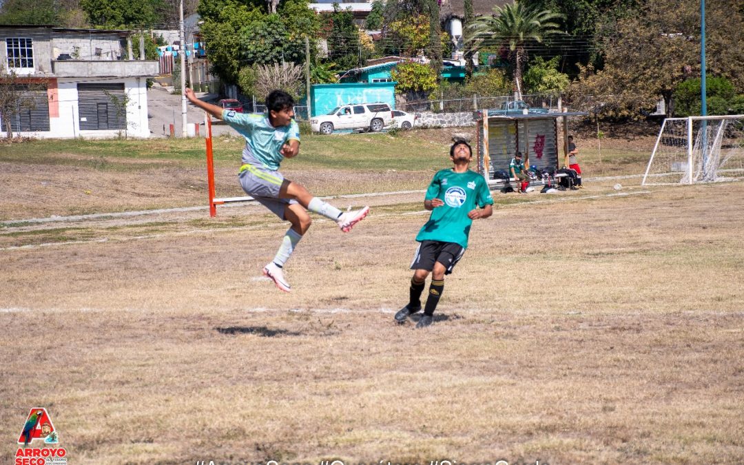 El Presidente Municipal, Lic. Fernando Sánchez Gil inaugura el XXIX Torneo de Fútbol en Arroyo Seco