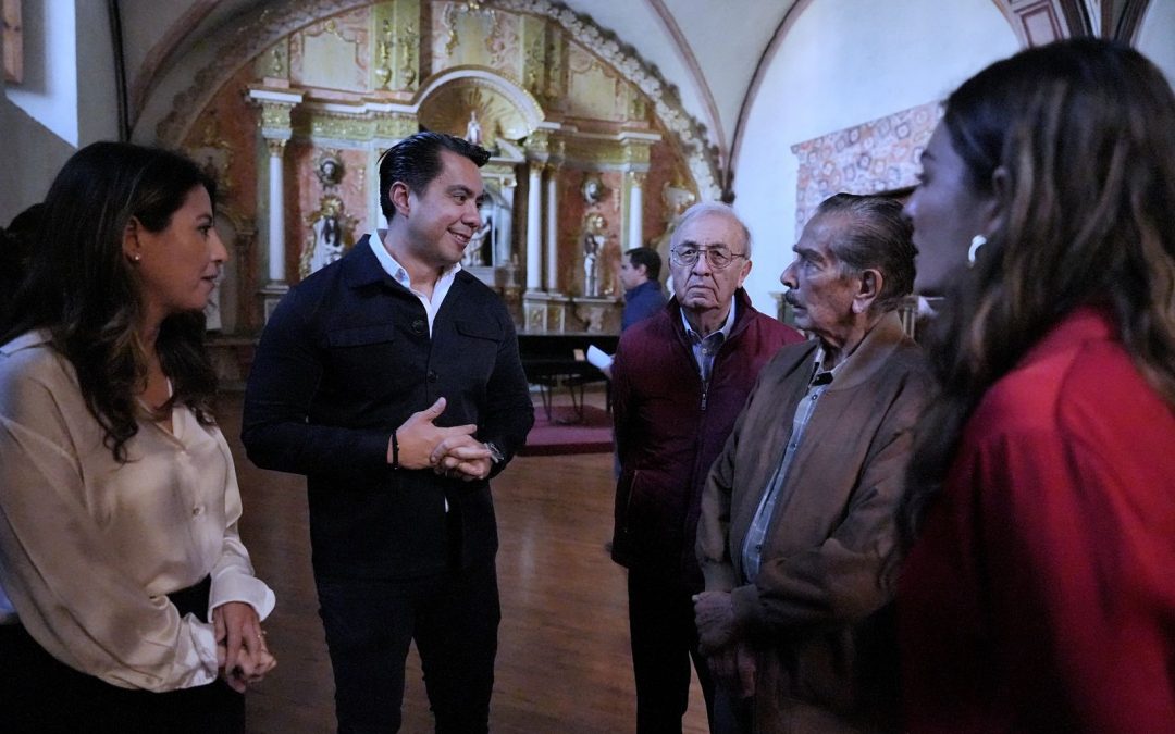 Visita Felifer Macías obra de conservación de la fachada en el templo de Santa Rosa de Viterbo