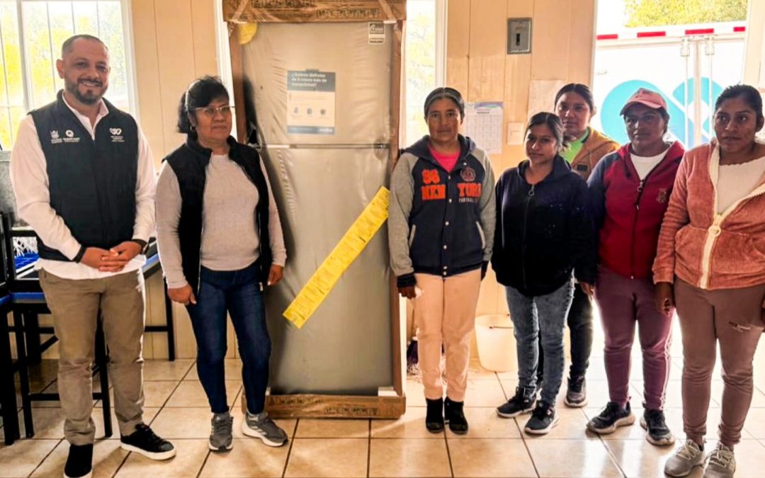 Entrega SEDIF mobiliario para aulas cocina escolares en Cadereyta