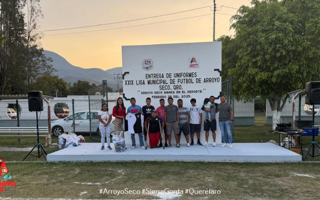 Gobierno municipal de Arroyo Seco entrega más de 170 uniformes a los equipos de la XXIX liga municipal de fútbol
