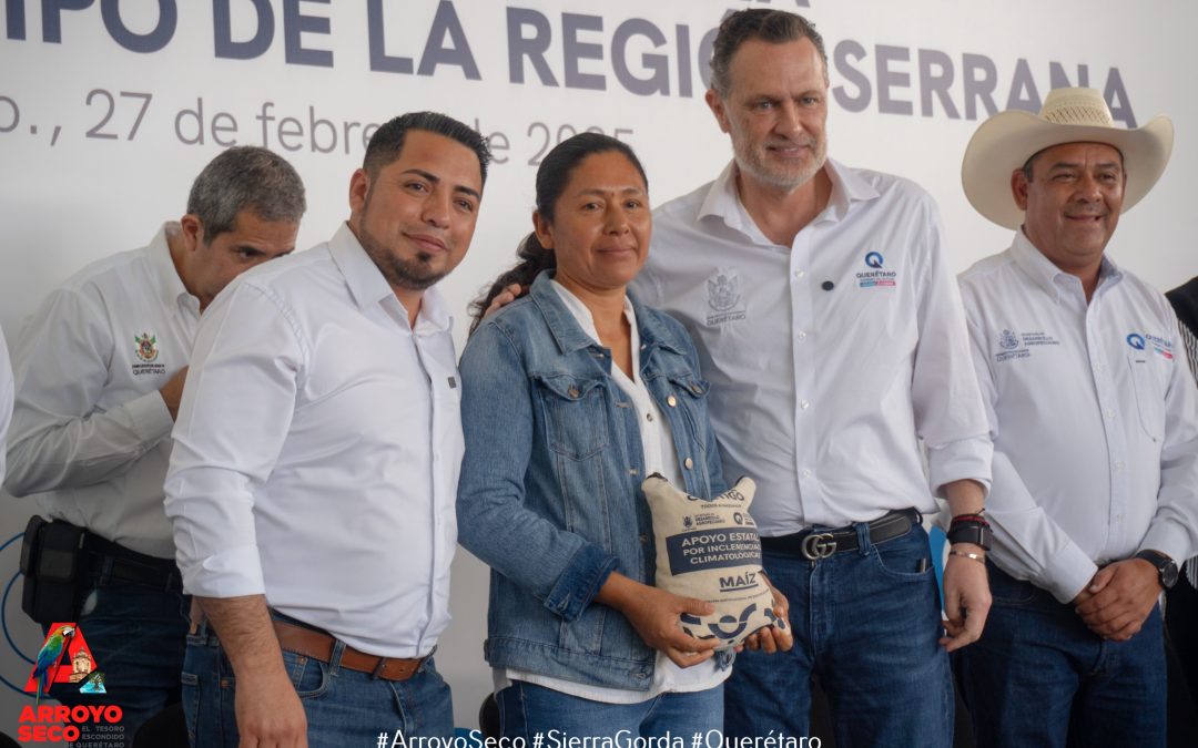 Asiste el presidente municipal de Arroyo Seco, Lic. Fernando Sánchez Gil a la entrega de apoyo por sequía a productores del campo de la región serrana.