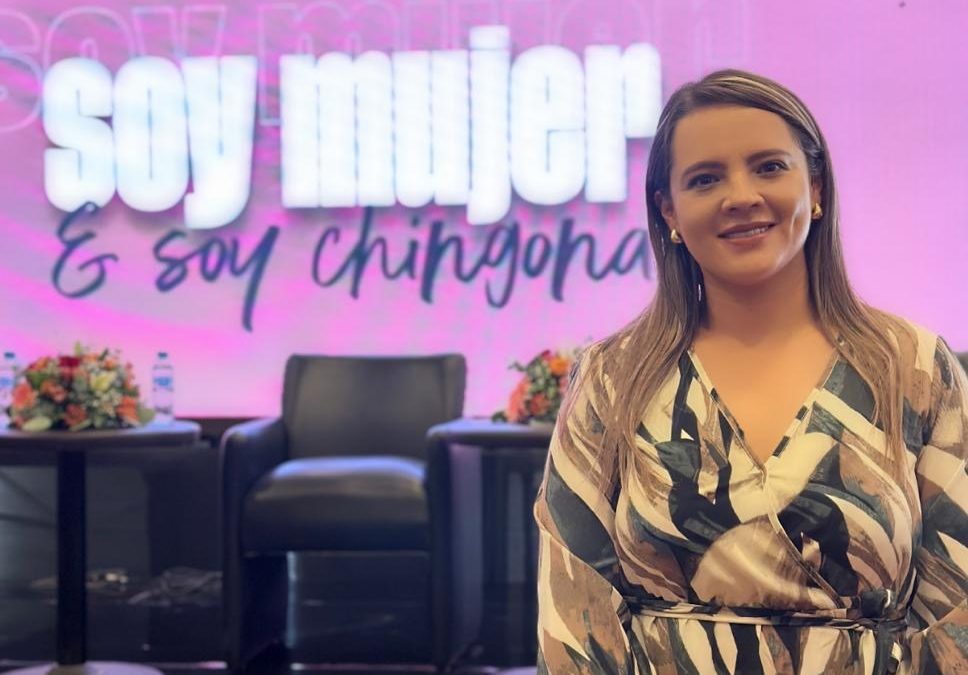 Yuni Benítez acude la conferencia ‘Soy Mujer y Soy Chingona’ junto a Adela Micha.