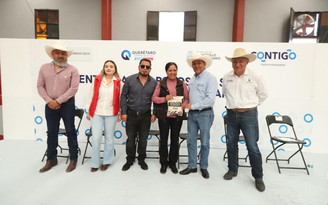 Entrega SEDEA complementos por sequía en Arroyo Seco y Landa de Matamoros