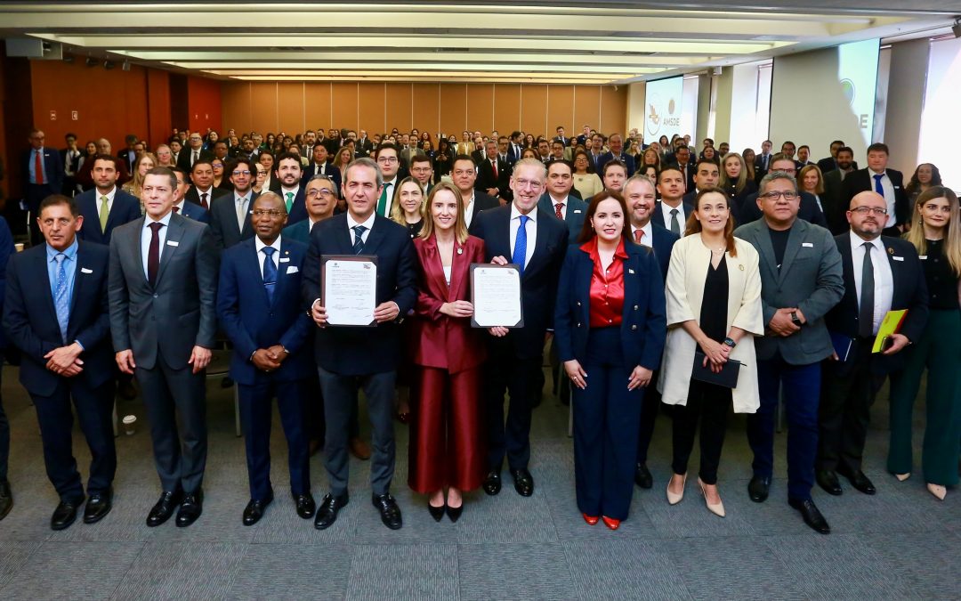 Firman AMSDE y AMAIE convenio para fortalecer la proyección internacional y el desarrollo económico de los estados