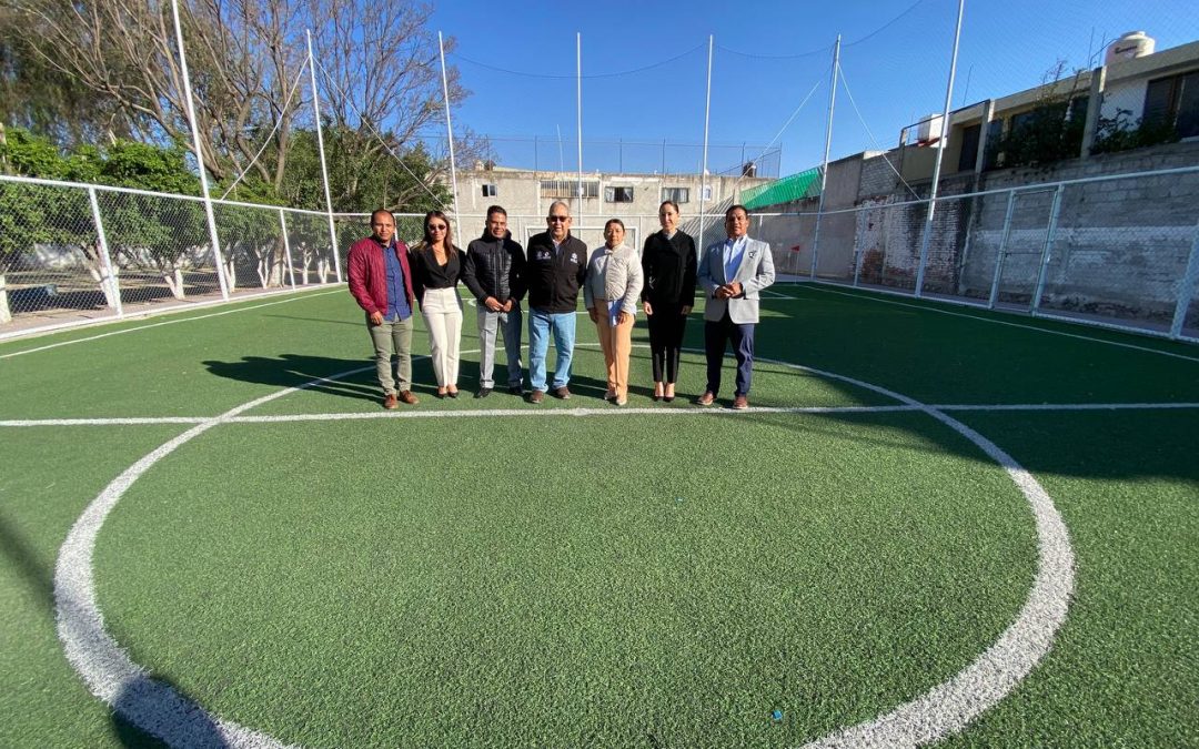 Entrega IFEQ mejoramiento en la primaria general Anexa a la Normal del Estado