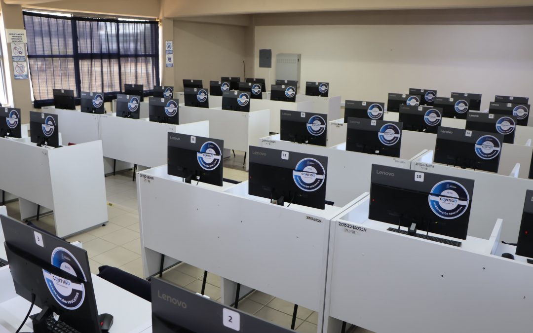 Encabeza Martha Elena Soto entrega de obras y equipos de cómputo en escuelas de Colón