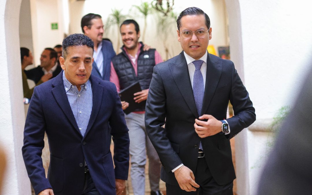 Chepe Guerrero se reúne con el sector industrial de Corregidora