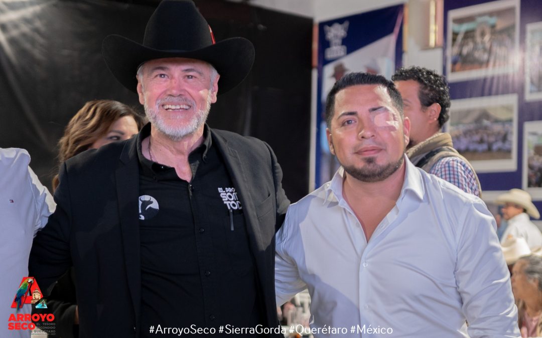 El presidente municipal de Arroyo Seco asiste al segundo informe de actividades de la asociación ganadera.