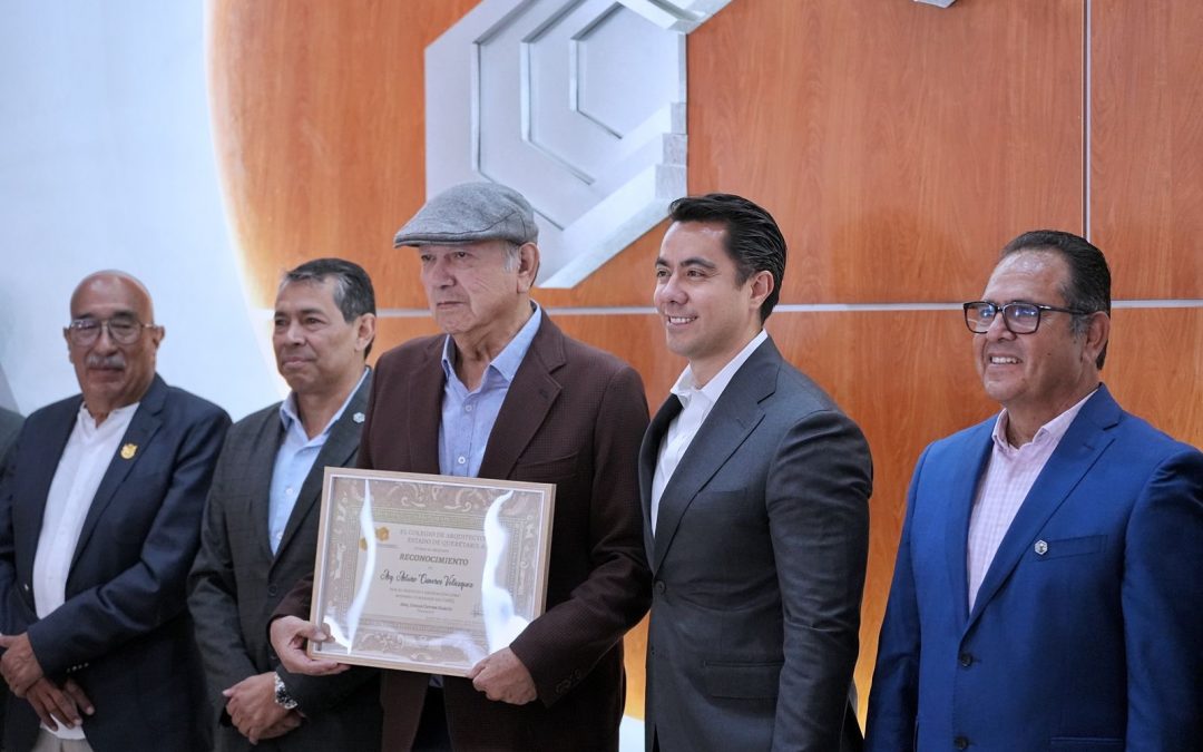 Reconoce Felifer Macías labor del Colegio de Arquitectos