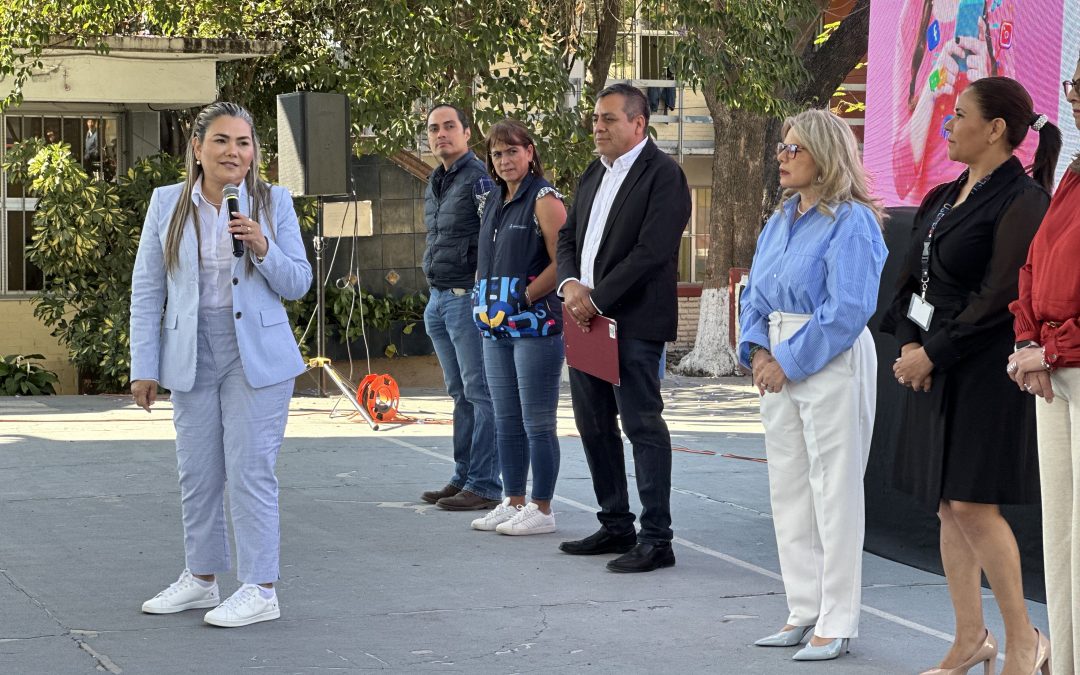 Capacita USEBEQ a padres de familia en la prevención y cuidado del uso responsable de redes sociales