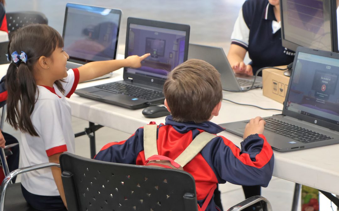 Realizan Feria del Día de la Niña y el Niño en el Gómez Morin