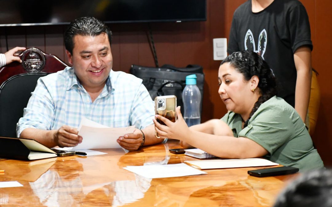 Alcalde Rubén Hernández refuerza compromiso con la Banda Sinfónica de la Casa de Cultura de Jalpan