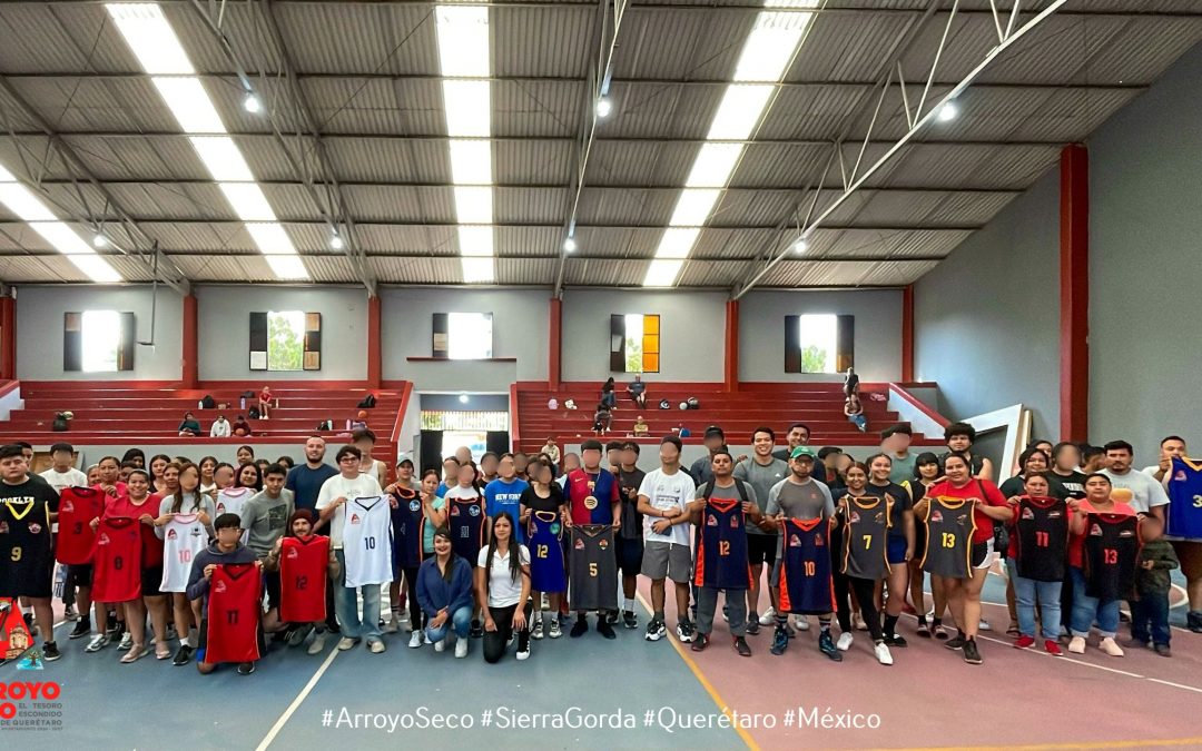 Entrega de Uniformes a la Novena Liga Municipal de Básquetbol en Arroyo Seco
