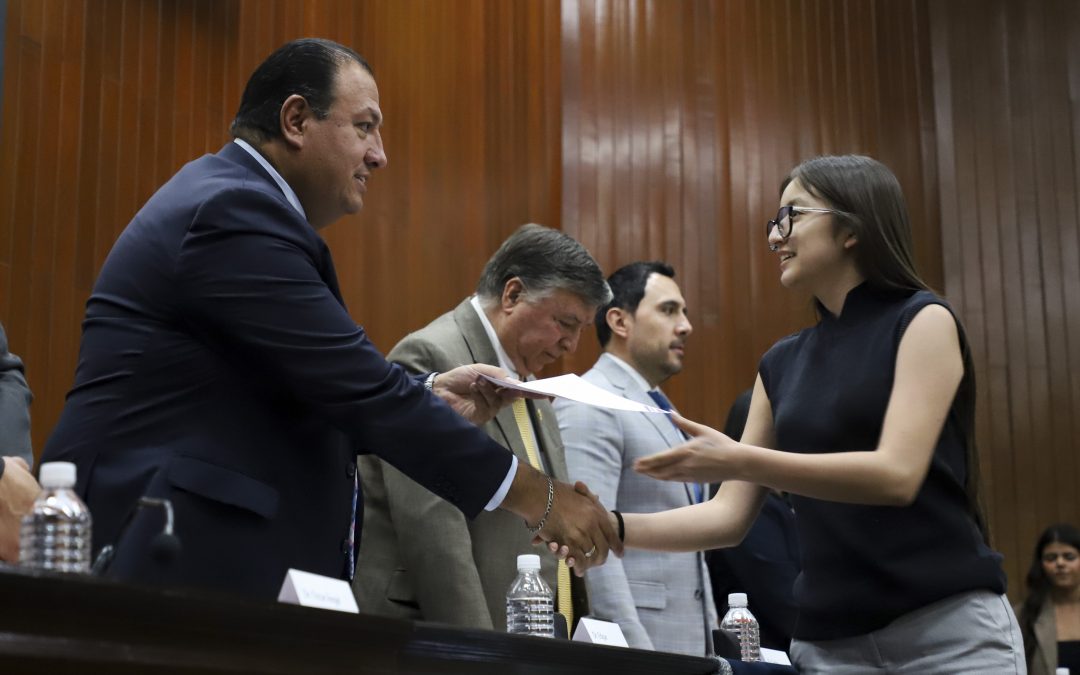 Otorga Derecho UAQ medallas al Mérito Académico 2025