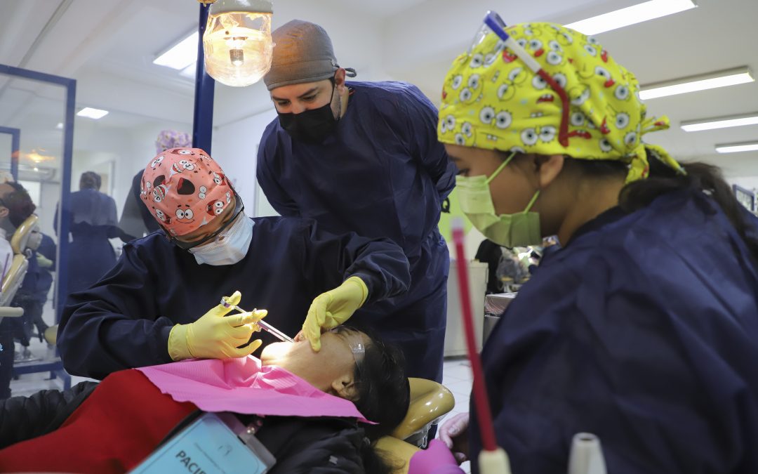 Caries y enfermedad periodontal, lo que más atiende la Clínica Odontológica UAQ