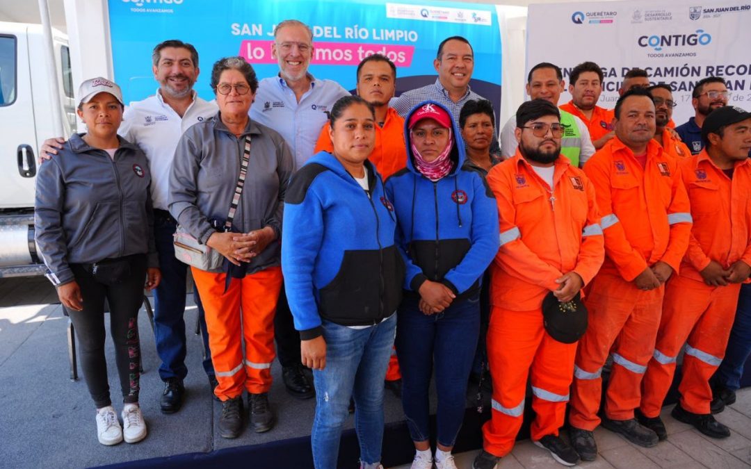 Entrega Marco Del Prete camión de recolección en San Juan del Río