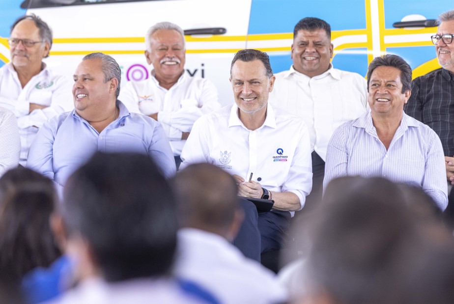Encabeza Mauricio Kuri la presentación del nuevo modelo QroTaxi