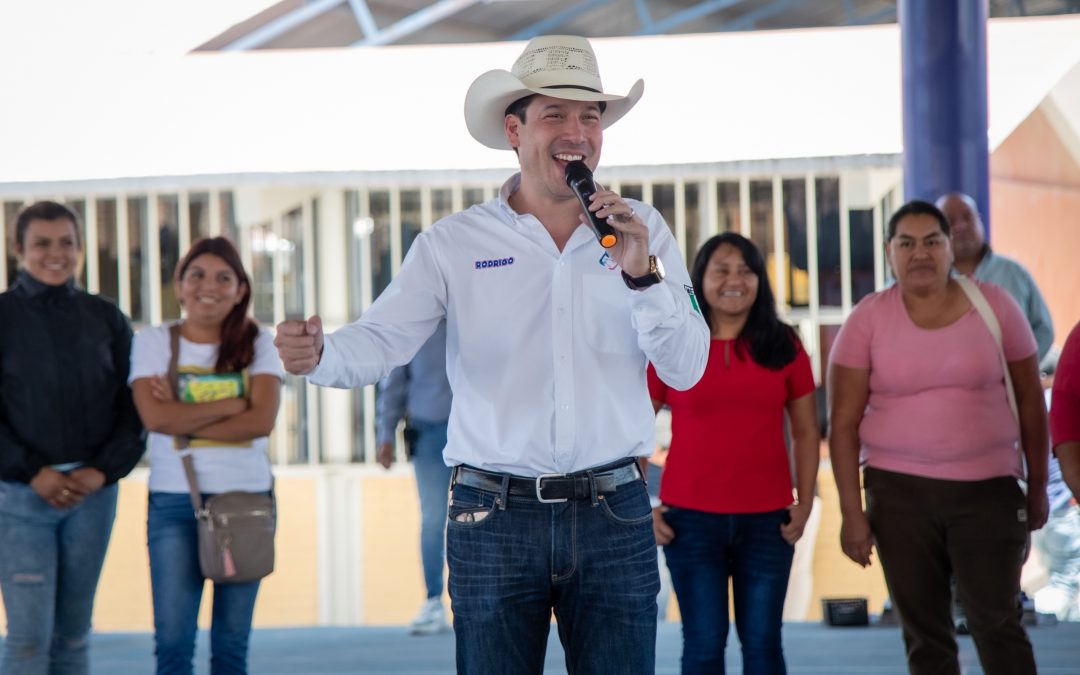 Rodrigo Monsalvo reafirma su compromiso con la educación en El Marqués