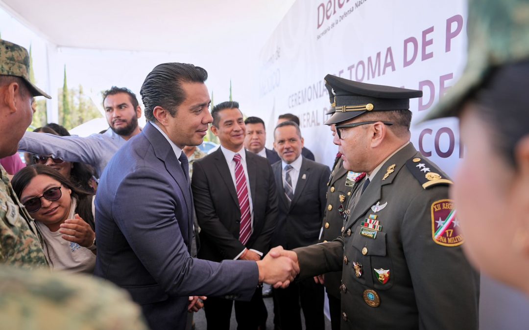 Atestigua Felifer Macías toma de protesta del nuevo Comandante de la XVII Zona Militar