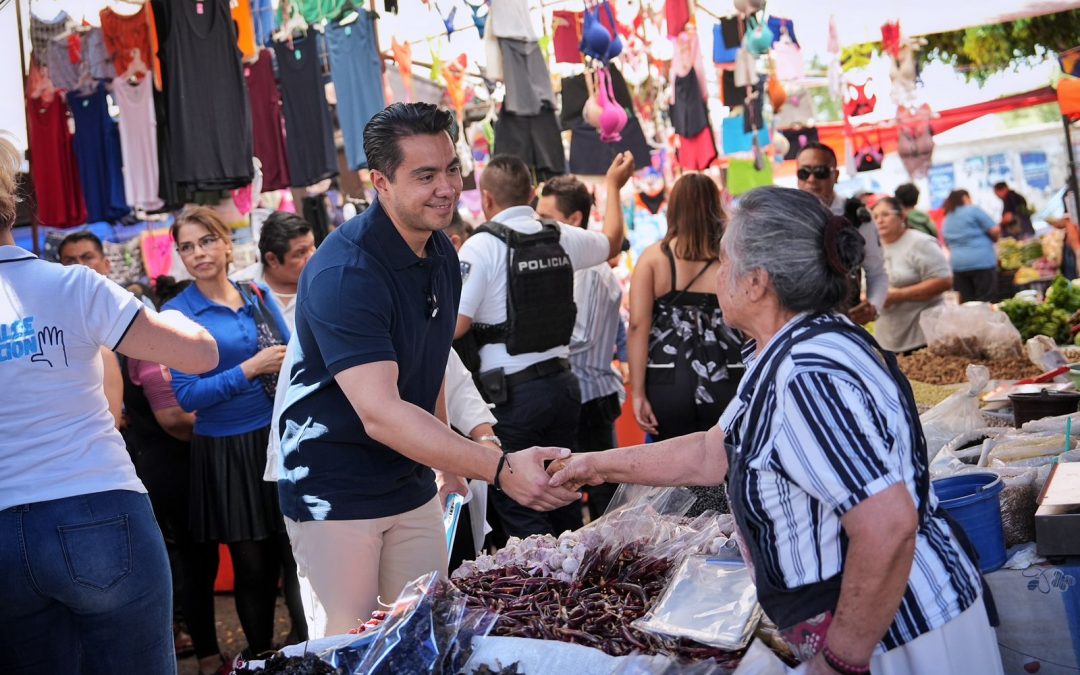 Impulsa Felifer Macías el programa “El Extra” en el Tianguis Santa Mónica