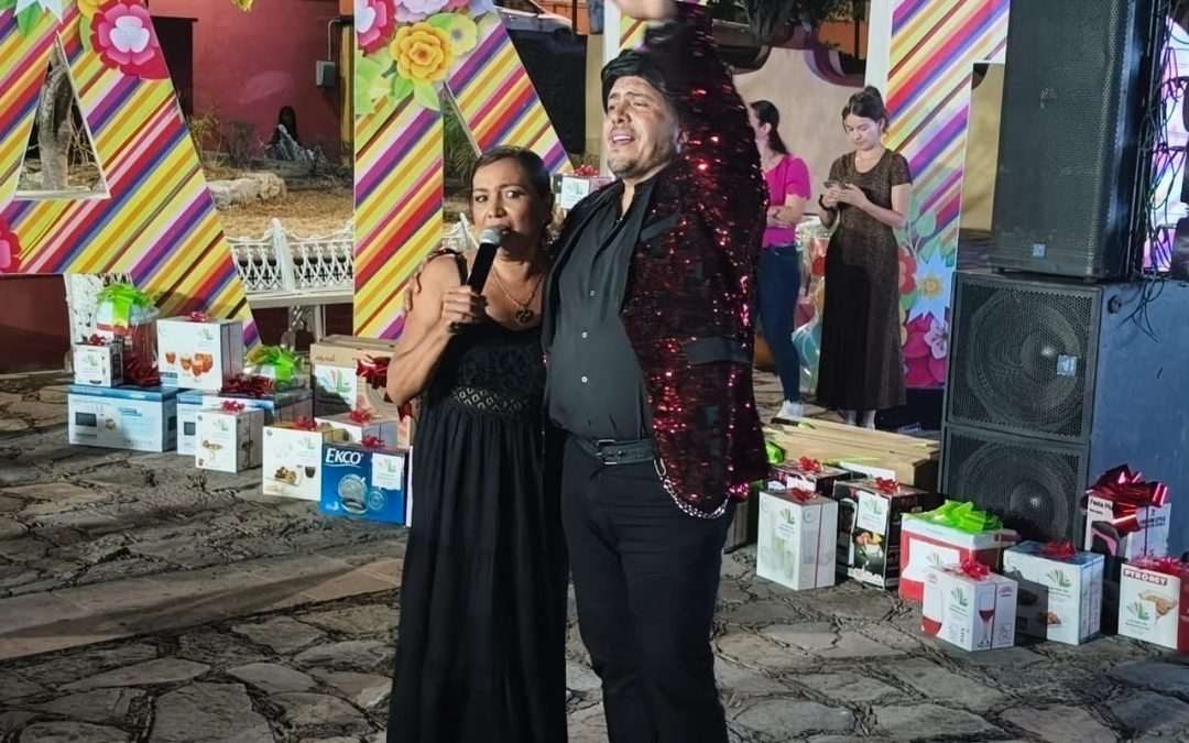 Festejan a mamás de la cabecera municipal de Landa de Matamoros