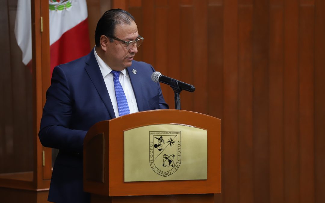 Entrega Dr. Edgar Pérez González su 4° informe   al frente de Derecho UAQ