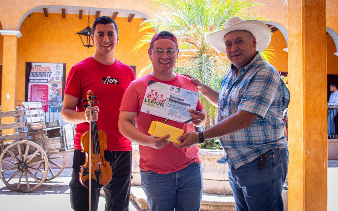 Municipio de Landa de Matamoros apoya a Trío Legión Huapanguera en su gira cultural por Ecuador.