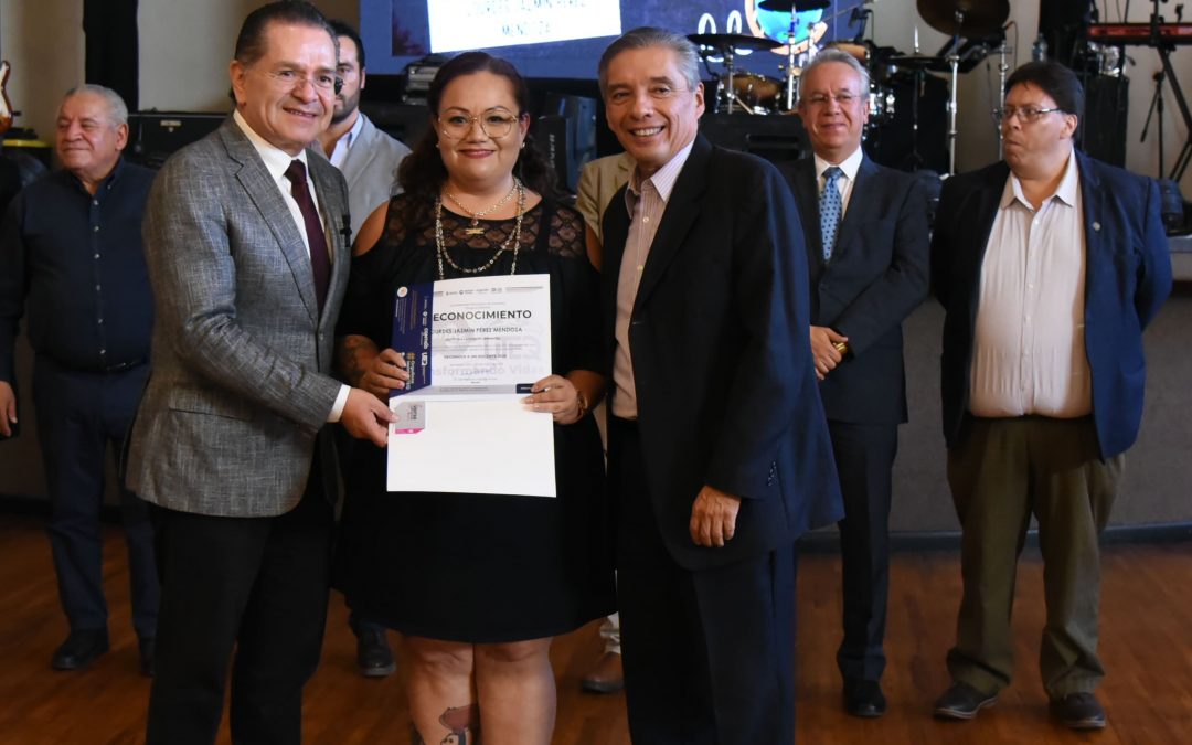 Reconoce a docentes y tutores destacados de la UTEQ