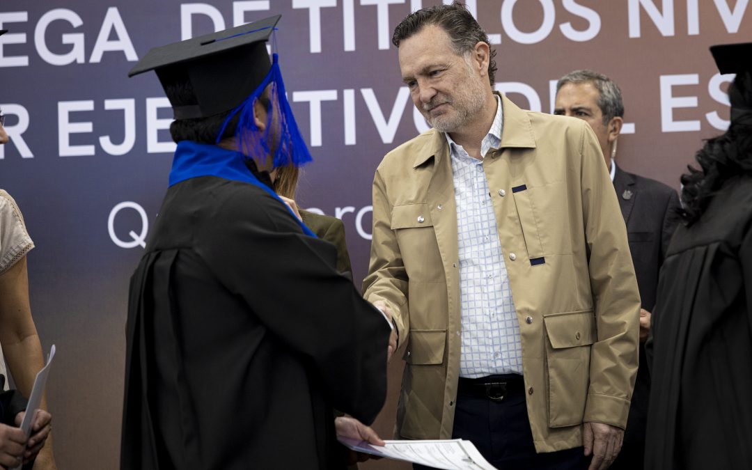 Encabeza Mauricio Kuri ceremonia de titulación de trabajadores del Poder Ejecutivo del Estado de Querétaro