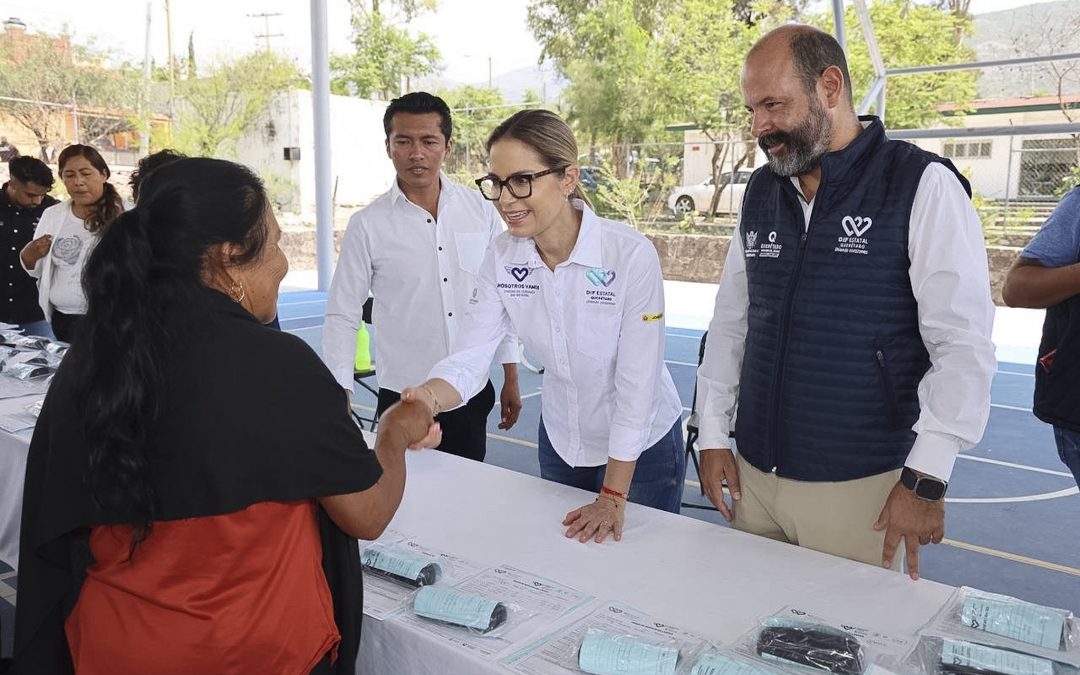 Entrega SEDIF lentes para beneficiarios del municipio de Tolimán