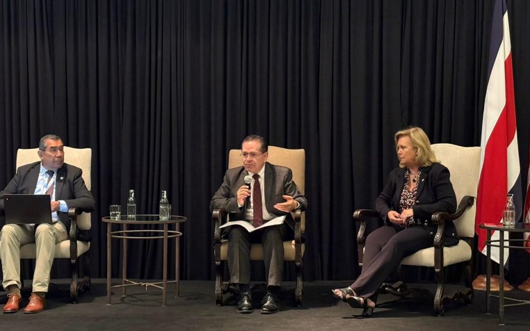 Participa Rector de la UTEQ participa en Simposio Internacional HACU