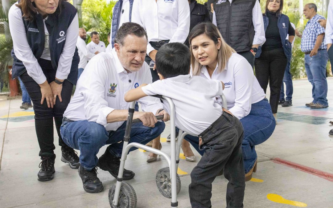 Entrega Gobernador equipamiento y apoyos a 55 instituciones educativas de la Sierra Gorda