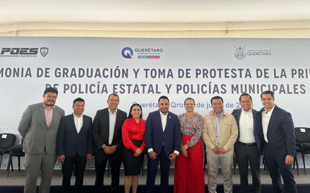 Yuni Benítez acompaña al gobernador en la graduación de la primera generación de policías 2025 en Querétaro