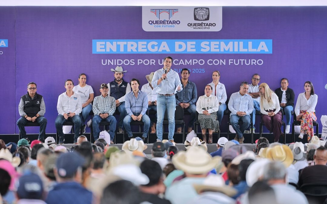 Encabeza Felifer Macías entrega de semillas a productores de Santa Rosa Jáuregui y Felipe Carrillo Puerto