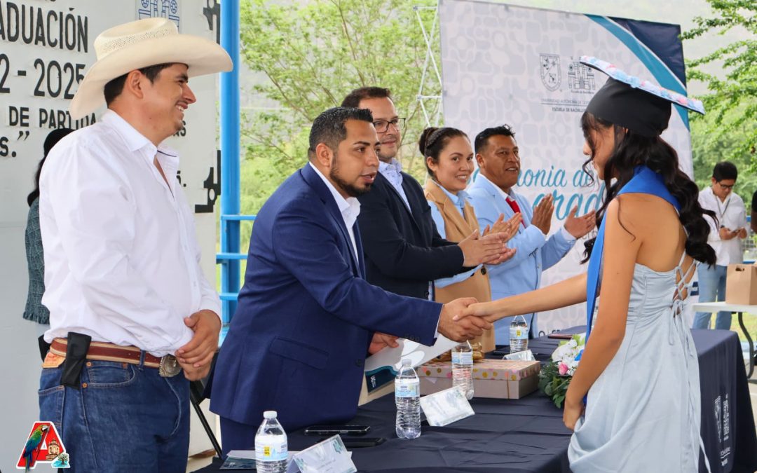 Participa Fernando Sánchez Gil en clausura del bachillerato UAQ campus Concá